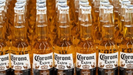 Мексико спира производството на бира Corona
