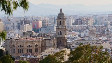 Малага по стъпките на Барселона: Забранява краткосрочните наеми в 43 квартала