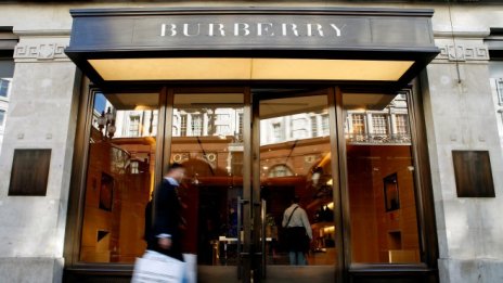 Продажбите на Burberry нараснаха с 3% преди първата колекция на новия дизайнер