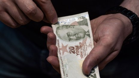 Натрупването на резерви от Турция е лекарство за лирата с лоши странични ефекти