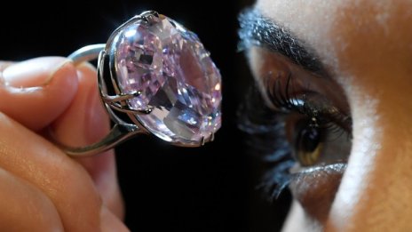 Sotheby's продаде розов диамант за рекордните 71 млн. долара