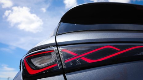 Франция притиска ЕК да отвърне на заплахата от китайските електромобили