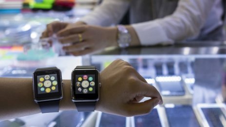 Apple обмисля въвеждането на платено търсене за претъпкания App Store