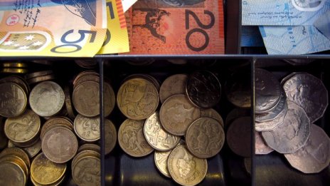 Новозеландският долар поевтиня рязко, след като централната банка понижи лихвата