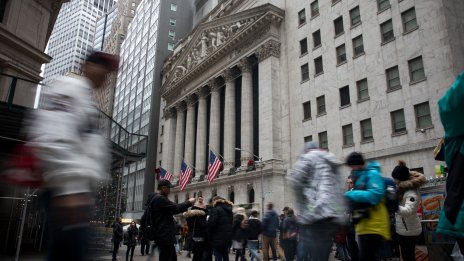 Индексите на Wall Street започват седмицата на червено в очакване на нови данни*