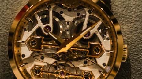 Германски онлайн търговец за луксозни часовници купува френски конкурент