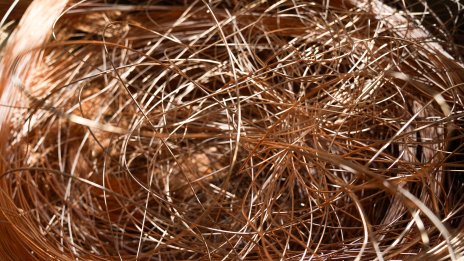 PwC: Eдна трета от производството на чипове може да има проблем с доставките на мед до 2035 г.