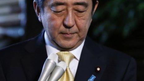 Тежък политически удар за Шиндзо Абе