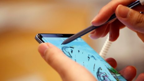 Samsung се сблъсква с нови проблеми с батерията на свой смартфон