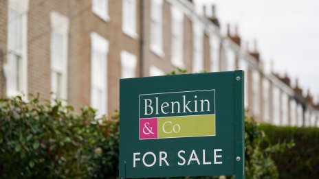 Цените на жилищата във Великобритания се стабилизират след 4-месечен спад