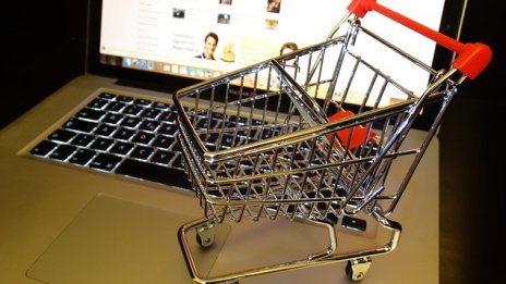Онлайн търговията продължава да движи търговските обороти през ноември