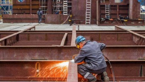 За година промишленото производство у нас се свива с 5% 