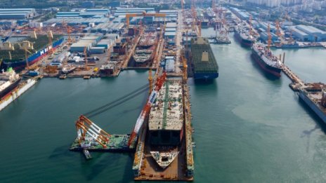 Поръчките за нови кораби се свиват с 50% заради липсата на яснота около горивата