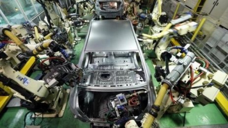 Глобален недостиг на полупроводници спъва автомобилната индустрия