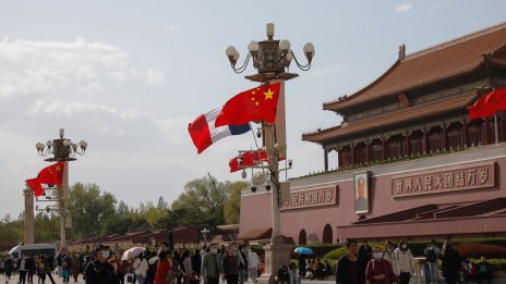 Фон дер Лайен и Макрон в Пекин: едно пътуване, два различни сигнала