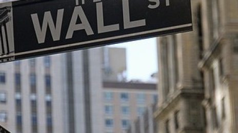 Wall Street завърши динамичната си седмица със спадове