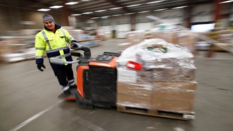 Безработицата в Германия се свива отново до рекордно дъно