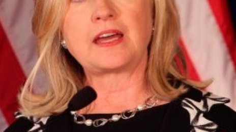 Клинтън: Жените са ключ към икономическия растеж