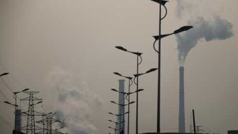 Китай се бори със замърсяването на въздухa с дрони