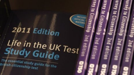 Имиграционната политика на Лондон - политическото ехо на затварящите се врати
