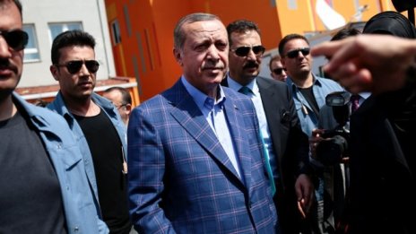 Победа за Ердоган на референдума, 63% от турците подкрепят президентска република