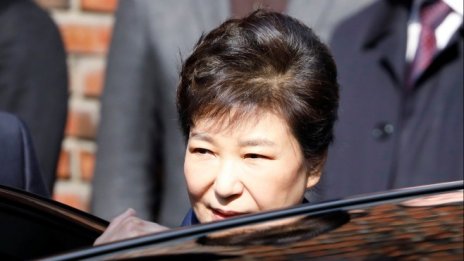 Прокуратурата в Южна Корея повдигна обвинения на бившата президентка