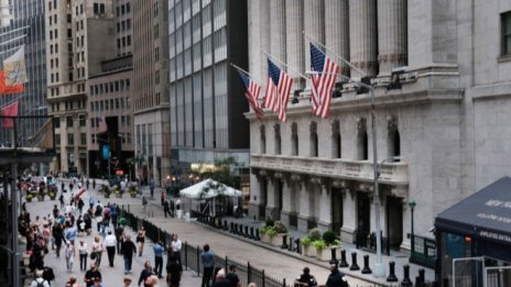 Тревогите за стимулите и коронавируса пак оставиха Wall Street на червено