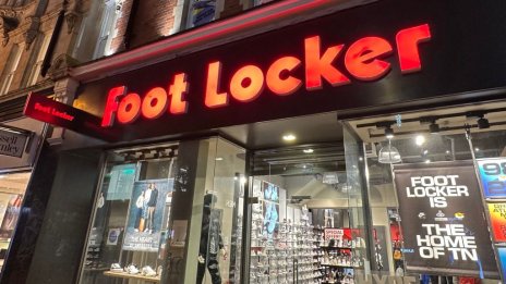 Foot Locker отлага дългосрочния си план за увеличаване на продажбите