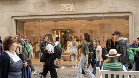 Силно начало на лятото за собственика на Zara