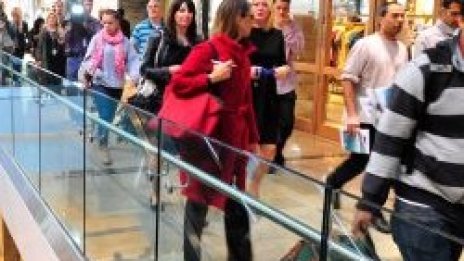 Откриването на най-големия мол в Европа привлече интереса на хиляди купувачи