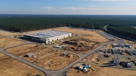 Германската фабрика на Tesla се сблъсква с ново закъснение заради съдебно решение