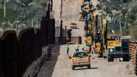 "Стената на Тръмп" между САЩ и Мексико расте с по стотина метра на ден