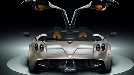 Марк Зукърбърг слезе от VW Golf и се качи на Pagani Huayra