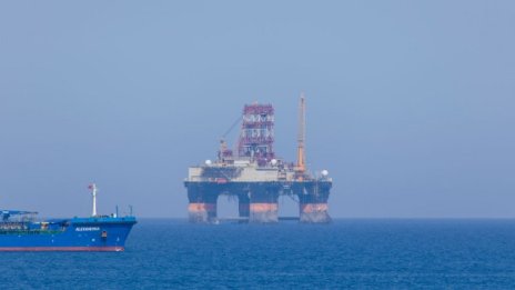 Петролните цени се разминават в началото на седмицата*