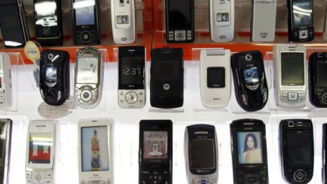 Samsung изпревари Apple по продажби на смартфони