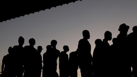 Зеехофер отстъпи от искането си за бежански квоти