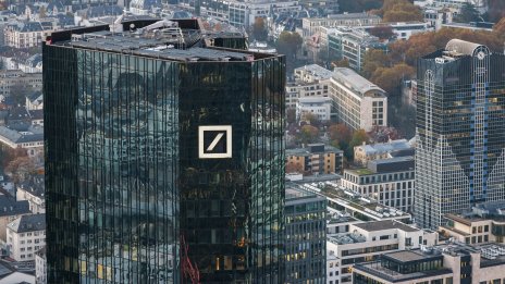 Deutsche Bank обяви ръст на печалбата от 39%, но митата помрачават перспективите