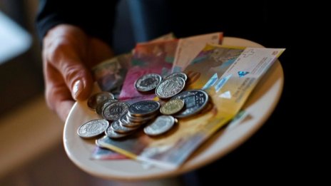 Швейцарско село започва експеримент за безусловен базов доход