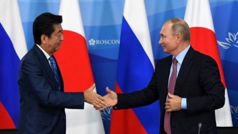 Шиндзо Абе: Срещата във Владивосток е крачка към двустранен мирен договор