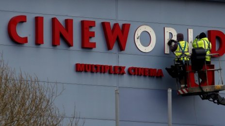 Британската киноверига Cineworld иска да придобие канадската Cineplex  