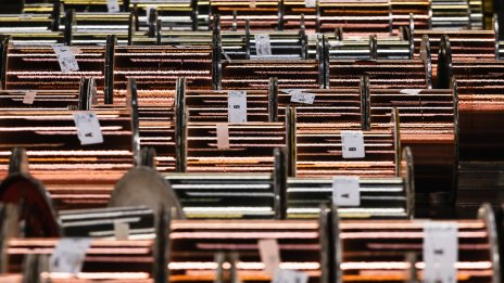 Медта поевтинява с повече от 5% заради търговските мита*