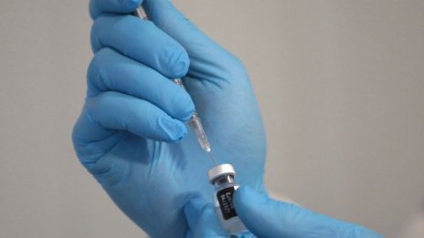 ЕК поръчва още 100 млн. дози от ваксината на Pfizer/BioNTech