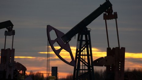 Спадът в запасите от суров петрол в САЩ подкрепи цените*