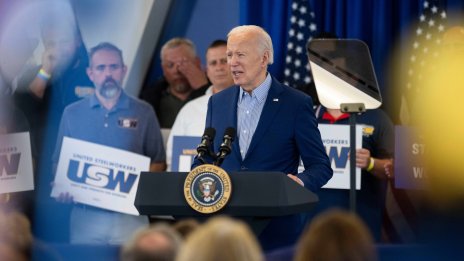 Първи сенатор демократ публично се усъмни в шансовете на Байдън да спечели вота в САЩ