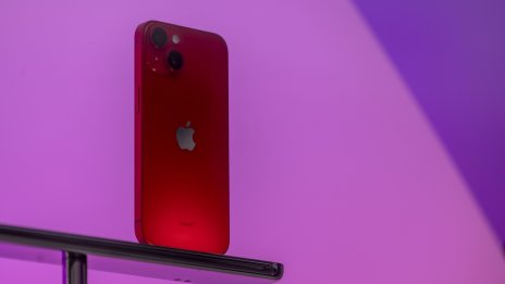 Производството на iPhone в Китай започва да настига предлагането