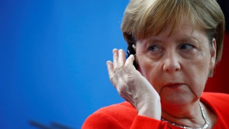 Ангела Меркел е готова да преговаря за общо намаление на автомобилните мита