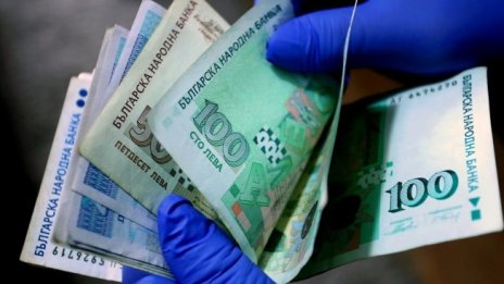 От днес минималната заплата в България става 650 лв.