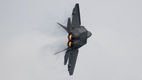 Япония планира да пусне в експлоатация безпилотни изтребители през 2035 г.