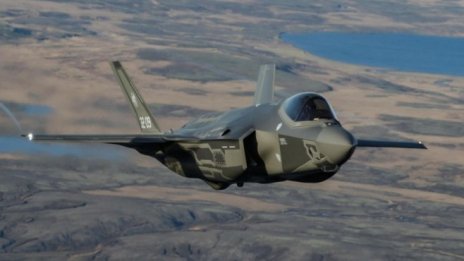 Пентагонът отложи масовото производство на изтребителите F-35