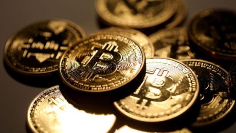 Биткойнът проби и нивото от 30 хил. долара